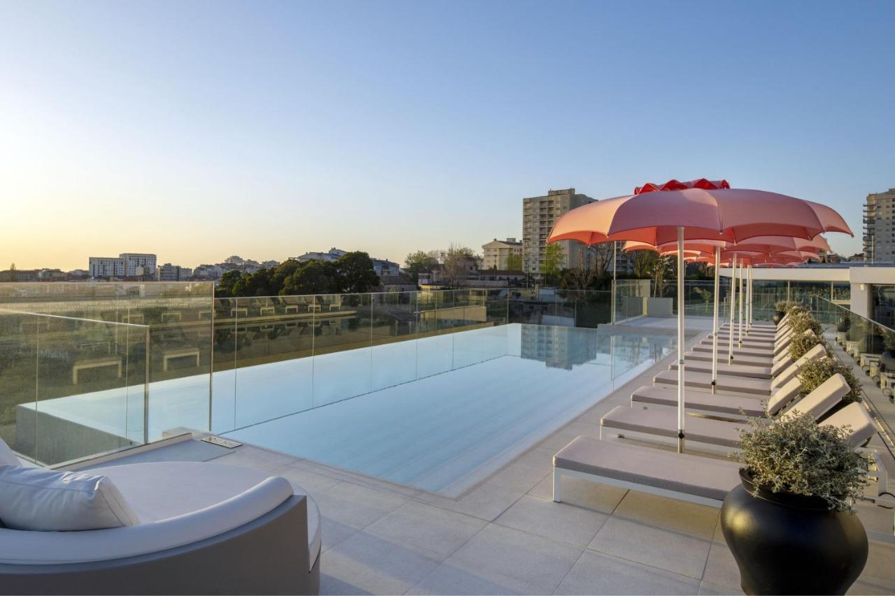 Renaissance Porto Lapa Hotel Exteriér fotografie The rooftop pool at the hotel