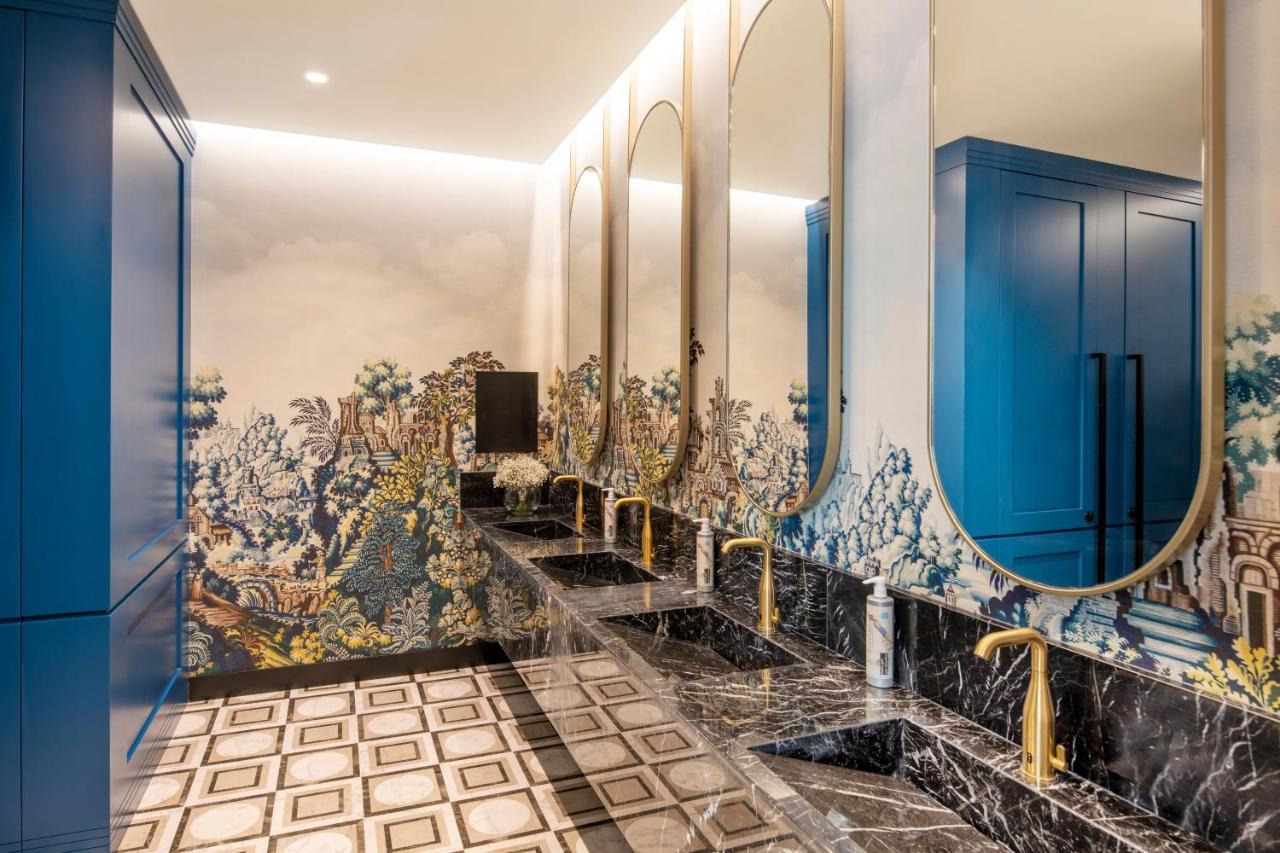 Renaissance Porto Lapa Hotel Exteriér fotografie The bathroom of the 1001 Suite
