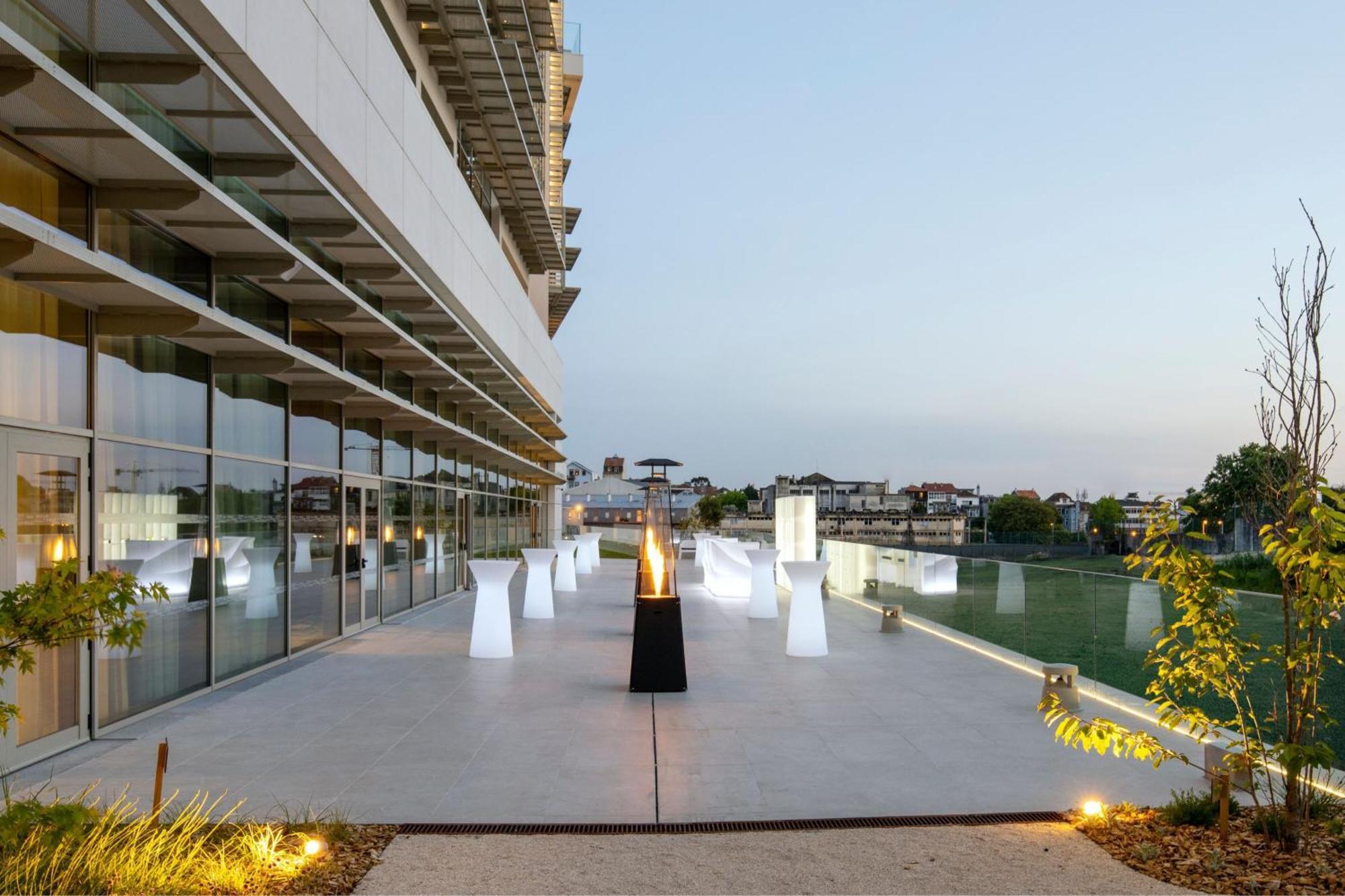 Renaissance Porto Lapa Hotel Exteriér fotografie The Sky Bar
