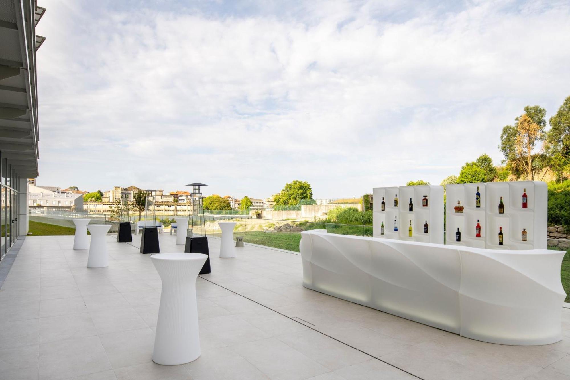 Renaissance Porto Lapa Hotel Exteriér fotografie The terrace