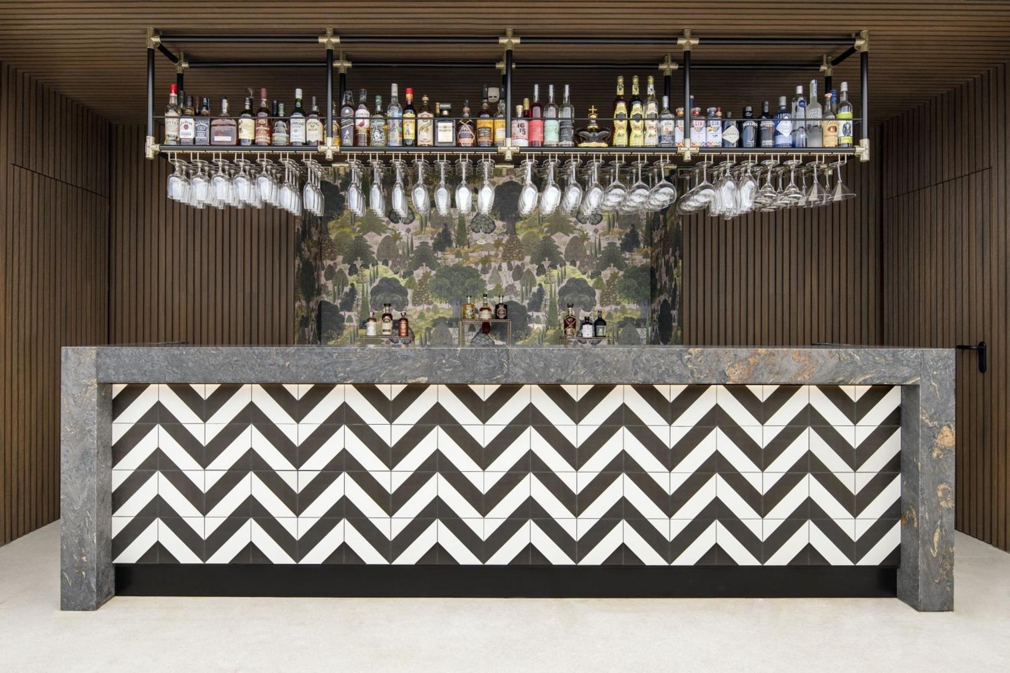 Renaissance Porto Lapa Hotel Exteriér fotografie The bar at the hotel