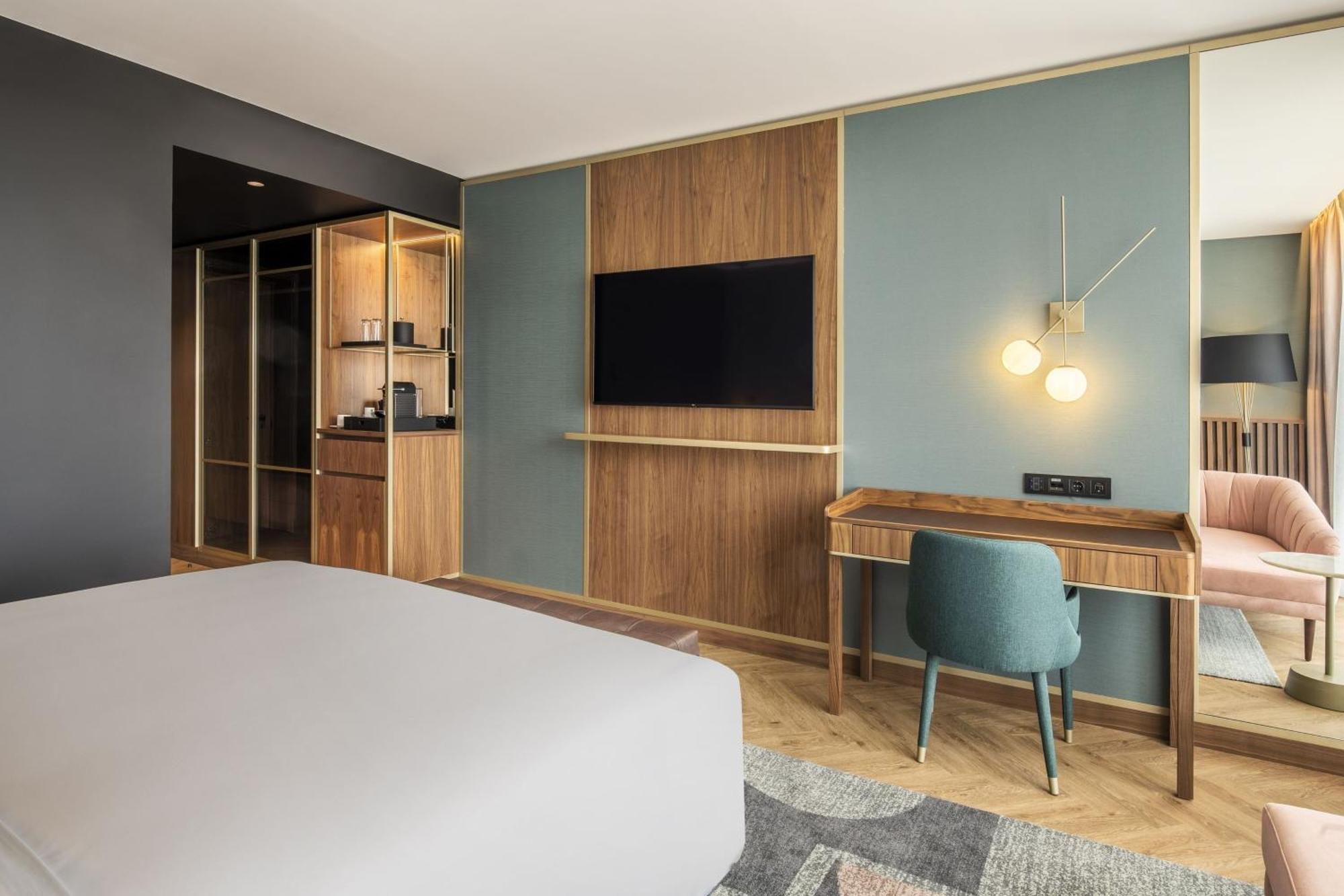 Renaissance Porto Lapa Hotel Exteriér fotografie A room at the hotel